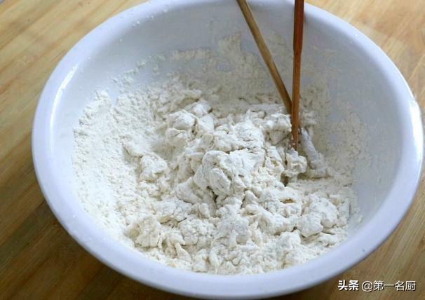 家常发面饼这样做真地道，蓬松暄软，好看又好吃，凉了也不会硬