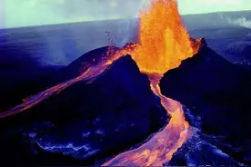 基拉韦厄火山口出现可怕变化，上空还出现奇景，是爆发的前奏吗？图片