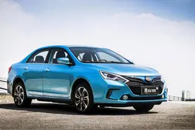 比亚迪车主吐槽买车4年，续航暴跌，满电才跑100公里？图片