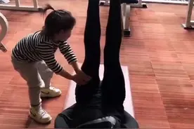 曹云金前妻健身还要带娃，生父却混网红圈忙敛财，单亲妈妈真难图片