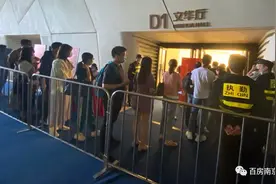 南京7家楼盘扎堆开盘！2万+人奔走在买房路上！5千多号也来捡漏图片