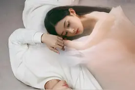 赵丽颖王一博王炸姐弟，没睡醒再睡会吧图片