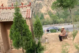 8旬老人开荒建”庄园“，还给自己建了百年"住宅“，看是啥样图片