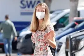 西班牙小公主个子猛窜，比姐姐还高了不少，同行时穿平底鞋好贴心图片