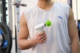 放松肌肉竟如此简单，SKG F5热敷按摩筋膜枪图片