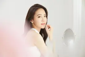 一个“假装”在爱你的女人，会有这些举动图片