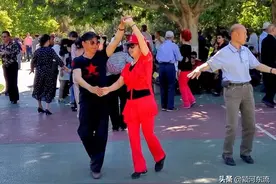城市公园白天跳舞的人都是什么心态？图片