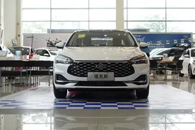 它还能重返巅峰吗？2021款福特福克斯到店实拍图片