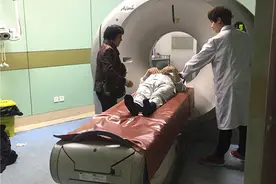 为何有人骨折要手术，有人只要回家休息？图片