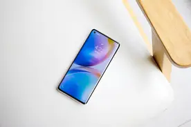 用户好评、高颜值与轻薄并存：一加8银翼成4K档位最佳5G旗舰图片