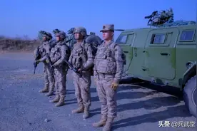 19式单兵战术系统何时普及？双联弹夹包和腰封，头盔多功能影像器图片