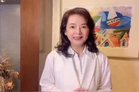 63岁胡慧中晒近况，脸庞圆润气质仍优雅，孙俪卑微求关注没被认出图片