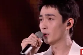 朱一龙跨年晚会太糟心，和谢霆锋同台身高遭质疑，还被嘲讽像长辈图片