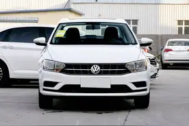 AT自动油耗5.9L，合资热销三厢家轿，便宜近乎国产，实拍大众宝来图片