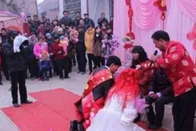 故事：新婚夜，丈夫故意灌新娘酒，妻子假装喝醉，才知丈夫真面目图片