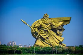 花1.7亿建成的关公雕像，又要花1.55亿搬走！荆州市自然资源和规划局副局长：其高度远超所在区位建筑限高图片