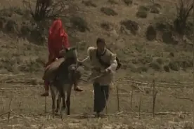 用半头驴换回来的丑媳妇，丈夫连看都不看一眼，这电影太现实了图片