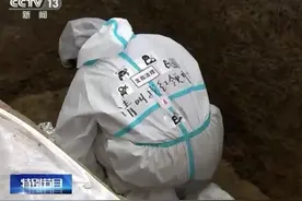 可可爱爱！三星堆发掘人员背后写“请叫我红领巾”图片
