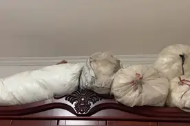母爱无价！河南一母亲6年前开始为女儿备嫁妆，今棉花嫁妆都黄了图片