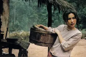 女子深山开客栈，专门做挑夫生意，揭露旧时代女人的无奈，剧情片图片
