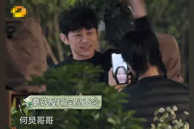 那英罕见曝光女儿正面照，帮女儿在线追星，自曝如今靠染发遮白头图片