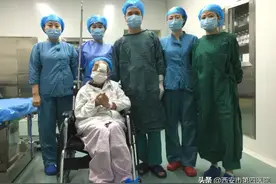 【患者福音】医生为百岁老人“拨亮”心灯图片