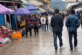 四川省凉山州布拖县拖觉镇赶集，感受大凉山的独特风情图片