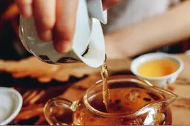 入秋别再喝绿茶！茶性一览表，最适合秋天的是这个图片