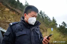 山村村民争当志愿者，用木板搭起简易棚，战“疫”春耕两不误图片