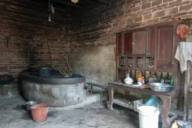 河北80后小伙徒手接电线，邻居与死神抢人，“晚一秒就触电身亡”图片