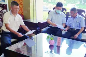走村入户 送上贴心周到服务：厦门农商银行62家网点均可办理市民卡，立等可取方便快捷图片