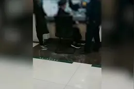 老人持身份证取钱被要求手机再认证，银行解释图片