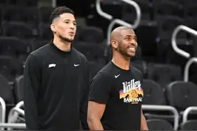 NBA总决赛G4布克和保罗基本无交流，他俩发生了什么？图片