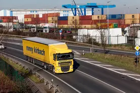 大卡车司机行业出现用工荒，如今月薪过万元，也很少有人问津图片