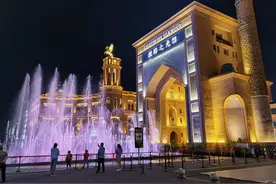 城市烟火——伊宁市的夜市图片