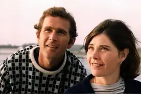 1977年，31岁小布什相亲认识30岁气质美女劳拉，交往3个月后闪婚图片