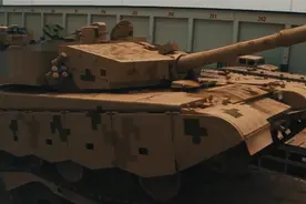 重型“土豪”旅出击！99A坦克牵引机动，“钢铁风暴”炮声如雷图片