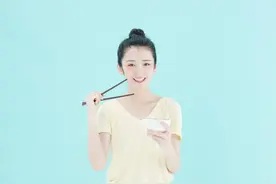 80%的中国人在假装吃饭，他们每天都在服毒！这么多年的饭白吃了图片