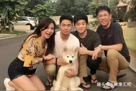 儿子不愿陪妈逛街，因常被误认成“情侣”很尴尬，看到合照明白了图片
