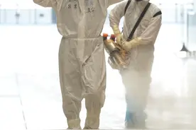 援鄂爆红成“最酷指挥官”，王骁宙生活中却是带女儿偷偷吃汉堡的暖男图片
