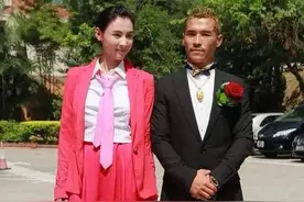 明明都是大美女，怎么偏偏喜欢穿丑衣服，颜好任性？图片