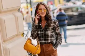 秋天了，土色系的衣服怎么穿？学会这几点怎么穿都不会错图片