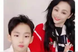 曹颖10岁儿子精致如王子，招风耳吸睛，被指幸好没遗传妈妈脸型图片