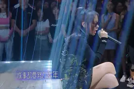 张靓颖真放开了！一袭黑裙大秀优越曲线，直播霸气回怼黑粉太硬核图片
