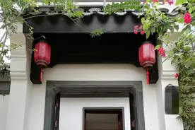 海口琼山区绿城·桃李春风别墅房门渗水无法装修 业主疑是未按报建施工所致 住建部门已介入图片