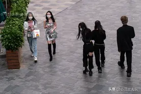 天热了，三里屯的小哥哥小姐姐们夏装出门图片
