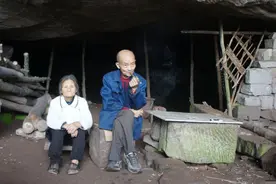 四川夫妻躲进山洞56年，过着男耕女织的原始生活，儿子是个工程师图片