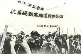 ​志愿军追着美军到达兴南港，美军7艘航母，300艘军舰为何不开炮？图片