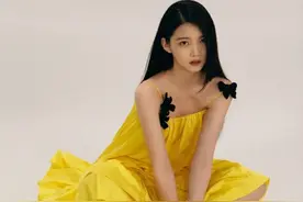 《青春有你2》知名Reader李熙凝以淡黄的长裙拍摄大片图片
