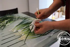 赣州：香葱擦出蓝色？检验为“波尔多液”当地已停售“染色葱”图片
